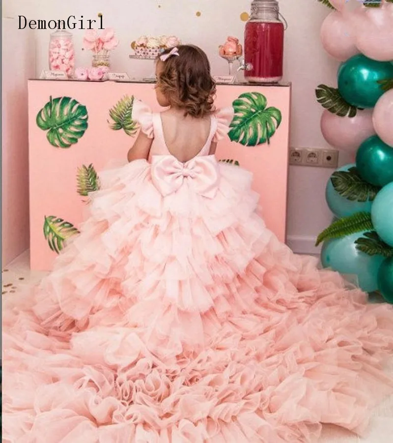 Lüks Hi-Lo Katmanlı Kız Pageant Törenlerinde Uzun Tren Backless Çiçek Kız Elbise Düğün Çocuklar için Doğum Günü Partisi Törenlerinde